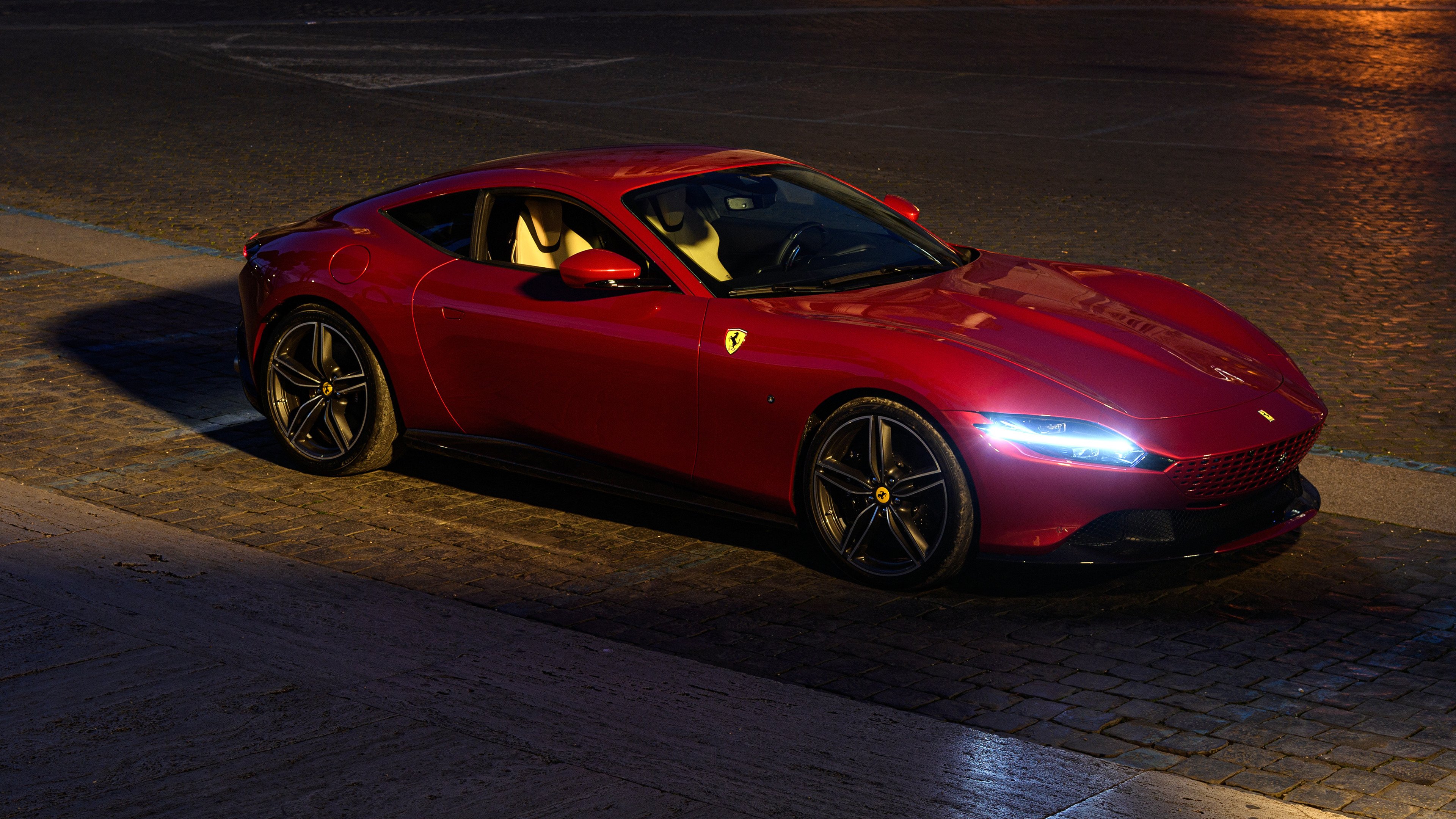 乌拉圭队前锋马丁内斯在巴黎奥运会上表现出色，前乌拉圭国脚威廉姆斯-马丁内斯