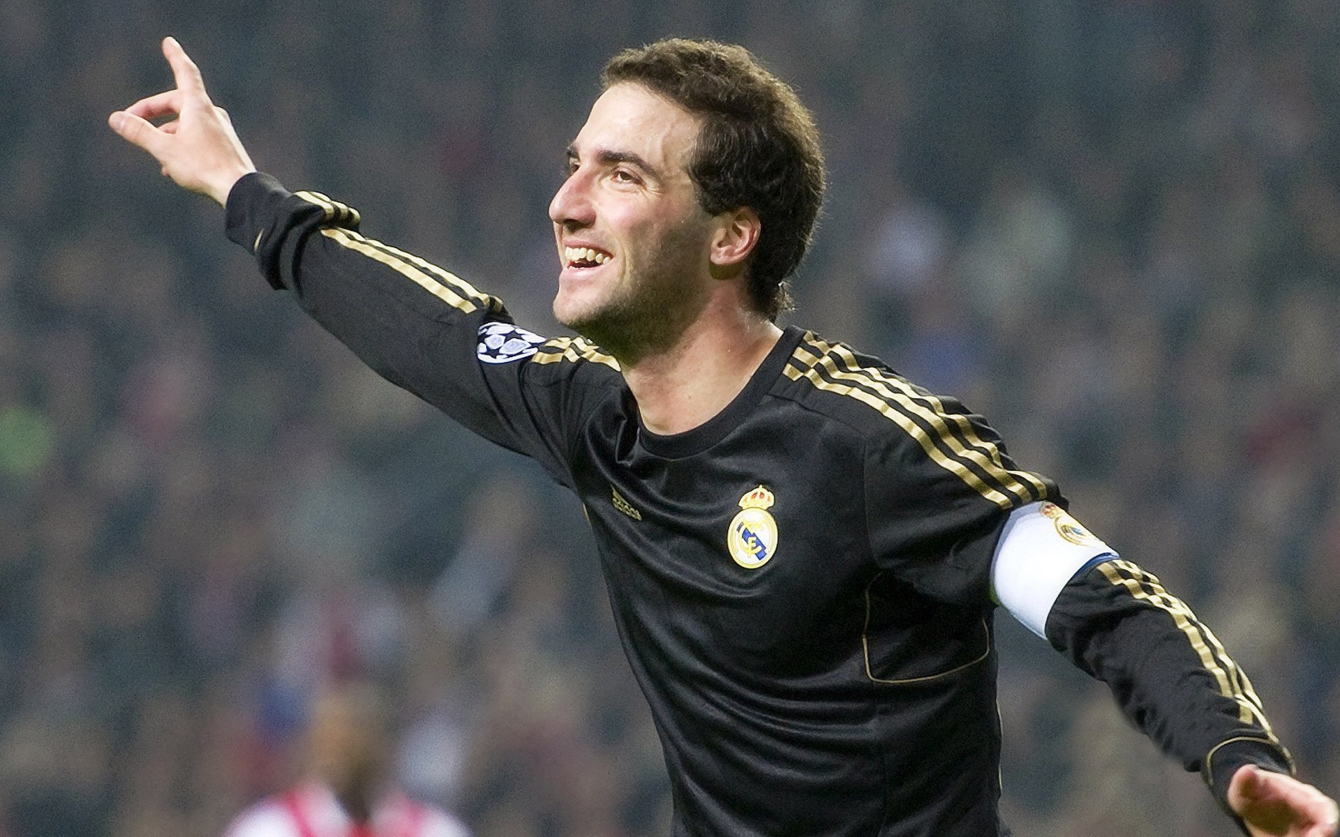 西甲攻防大碰撞：快节奏场面震撼！，西甲防守